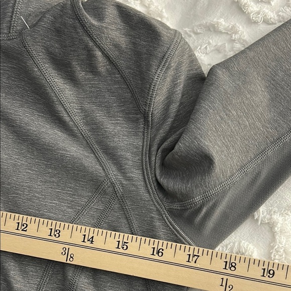 Lululemon Athletica Gray women’s hooded jacket, size 8. - Picture 5 of 7